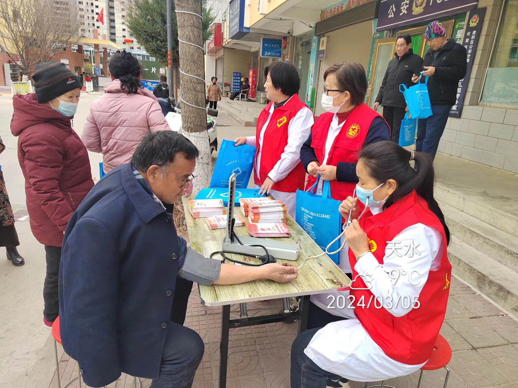 弘扬雷锋精神,助力文明创建,星火机床公司开展“学雷锋”志愿服务活动